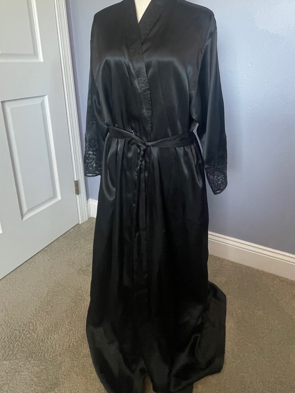 Oscar de la Renta Pink Label Black Satin Robe with Lace Detail Cuffs size L